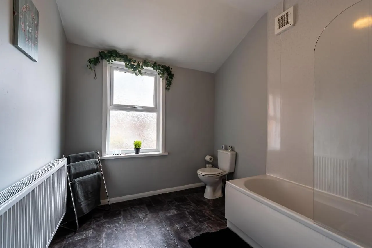 3 Bedroom Hull Sleeps 6 Glam Contractor & Leisure & Families Close To Clough Rd Kingston upon Hull