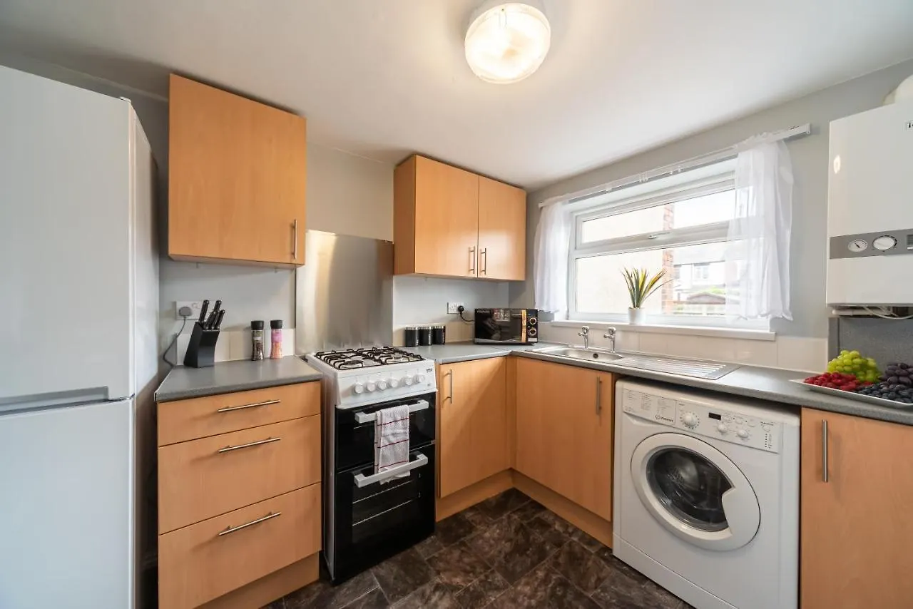 3 Bedroom Hull Sleeps 6 Glam Contractor & Leisure & Families Close To Clough Rd Kingston upon Hull 0*,